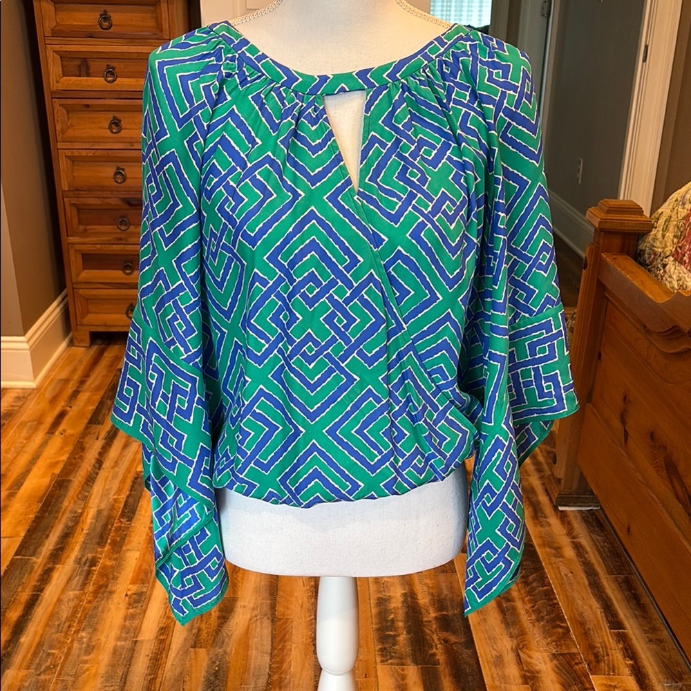 Alice & Trixie Women's Top size medium